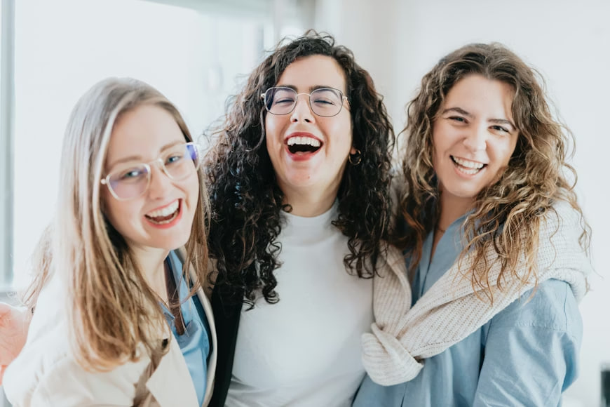 Adulti attivi che svolgono attività quotidiane in buona salute